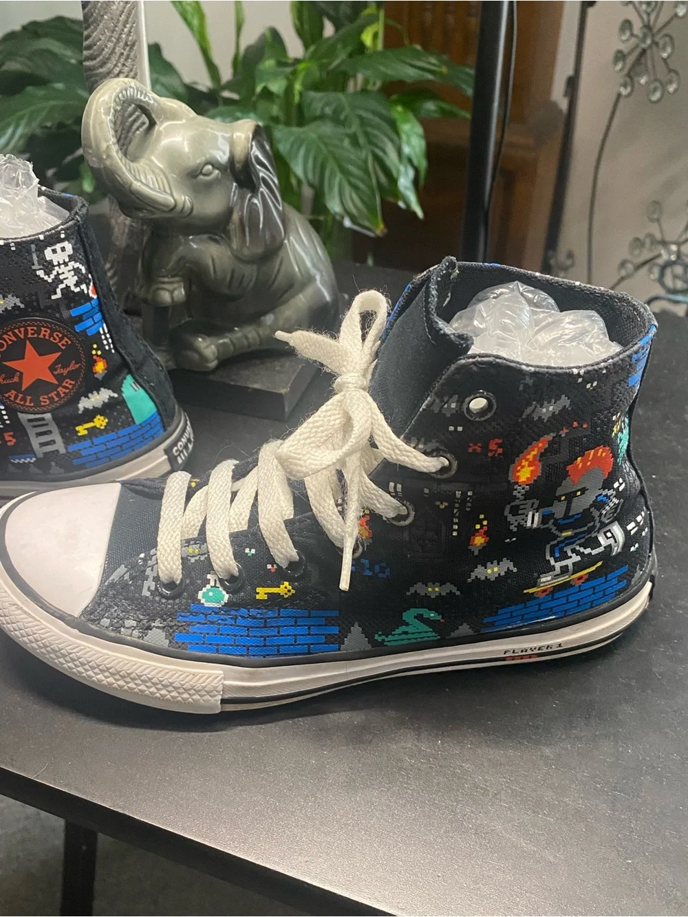 Converse Kids Black Space Print gamer High-Top Sneakers with White Laces. Size 3